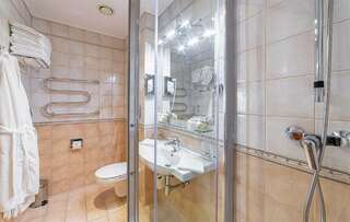 Гостиница Гранд отель Валентина Анапа Стандарт с двухместной кроватью-7