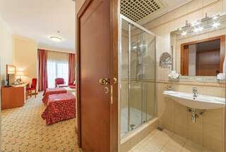 Гостиница Гранд отель Валентина Анапа Стандарт (вид на город) с раздельными кроватями-2